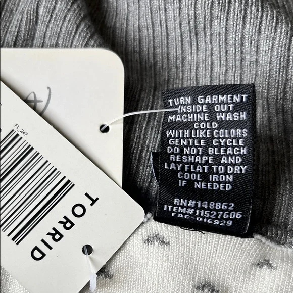 Torrid Gray and Burgundy Off-the-Shoulder Sweater flaws New Size 2X Disney Belle - Picture 5 of 13